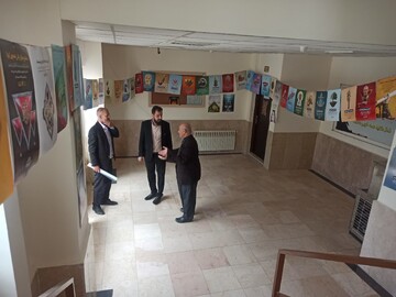 تصاویر/ نمایشگاه پوسترهای زندگی با آیه‌ها در شهرستان کامیاران