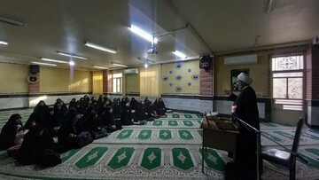 برگزاری نشست فرهنگی با موضوع مهدویت در مدرسه علمیه دورود