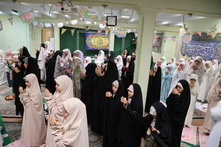 تصاویر / حضور امام جمعه همدان در جمع دختران روزه اولی‌ در مدرسه علمیه الزهرا(س)