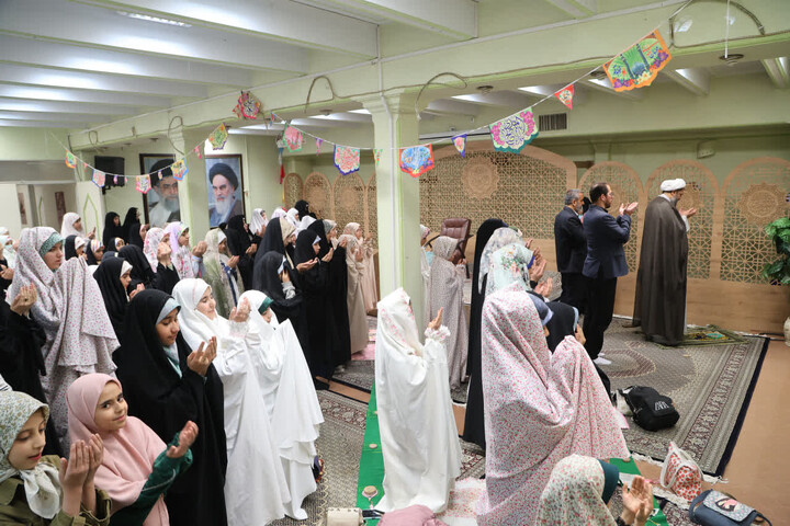 تصاویر / حضور امام جمعه همدان در جمع دختران روزه اولی‌ در مدرسه علمیه الزهرا(س)