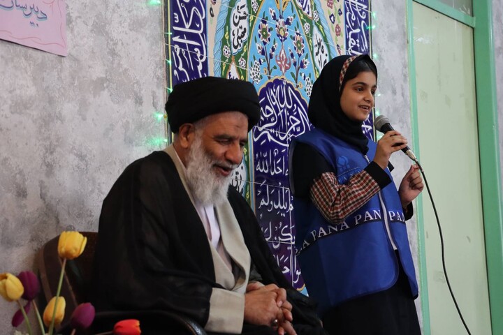 حضور صمیمی امام جمعه اهواز در جمع دانش آموزان دبیرستان شاهد عفاف