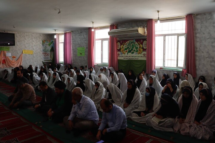 حضور صمیمی امام جمعه اهواز در جمع دانش آموزان دبیرستان شاهد عفاف
