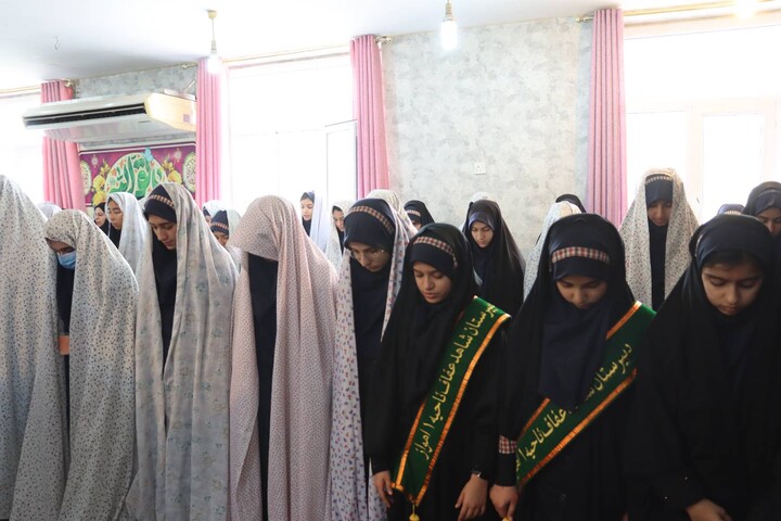 حضور صمیمی امام جمعه اهواز در جمع دانش آموزان دبیرستان شاهد عفاف