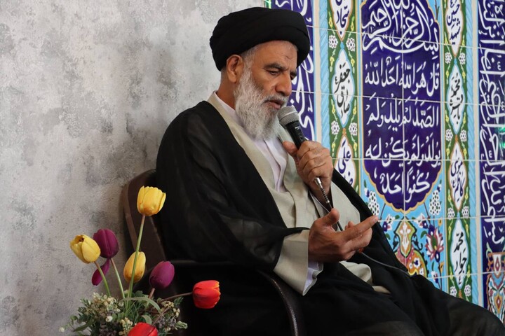 حضور صمیمی امام جمعه اهواز در جمع دانش آموزان دبیرستان شاهد عفاف