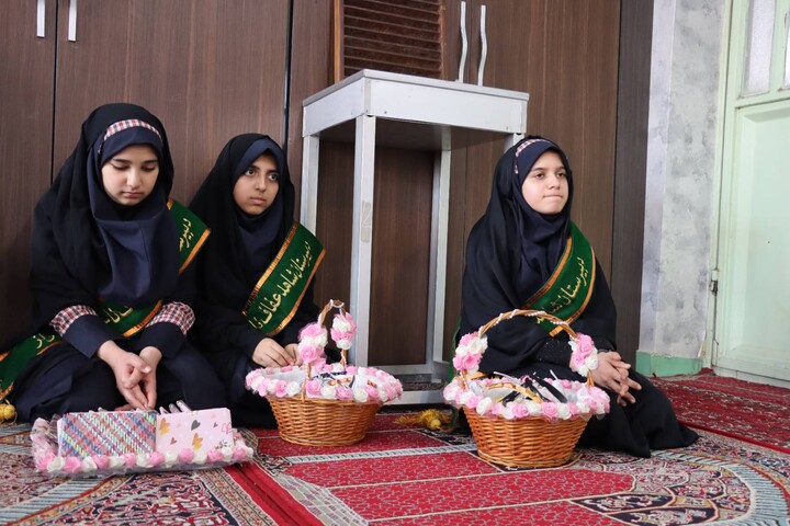 حضور صمیمی امام جمعه اهواز در جمع دانش آموزان دبیرستان شاهد عفاف