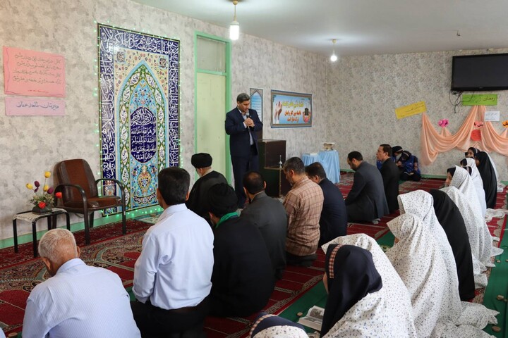 حضور صمیمی امام جمعه اهواز در جمع دانش آموزان دبیرستان شاهد عفاف