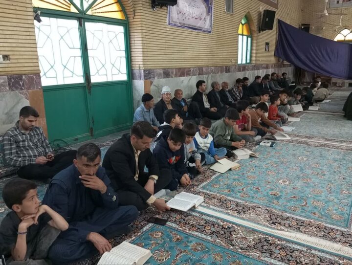 تصاویر/محفل جزء خوانی قران در روستای زنجیره علیا