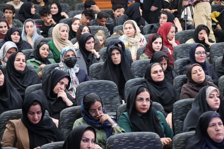 یادواره ۳۸ شهید بمباران هوایی رژیم بعث عراق در محله کانون کارآموزی