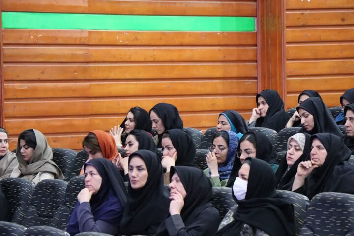 یادواره ۳۸ شهید بمباران هوایی رژیم بعث عراق در محله کانون کارآموزی