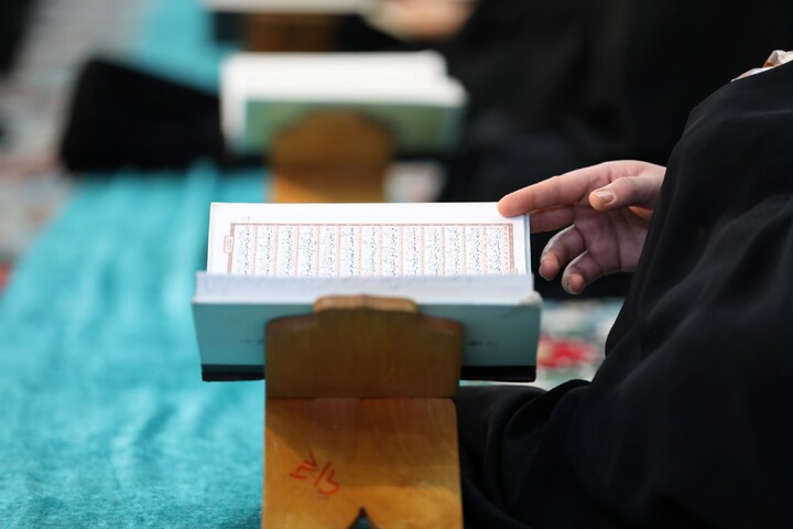 تصاویر/ آیین ترتیل خوانی قرآن کریم در امامزاده سید جعفر(ع) محمد استان یزد