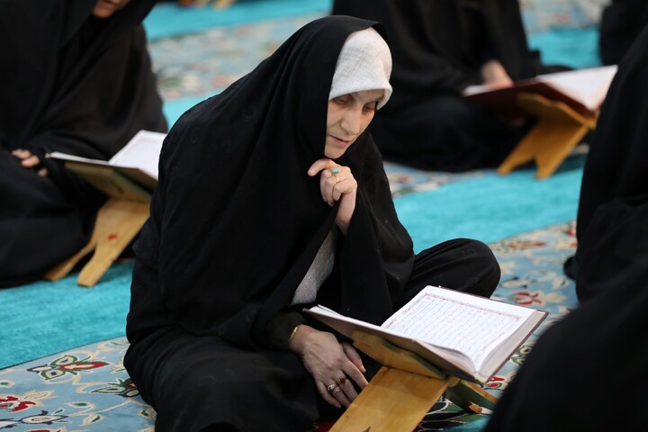 تصاویر/ آیین ترتیل خوانی قرآن کریم در امامزاده سید جعفر(ع) محمد استان یزد