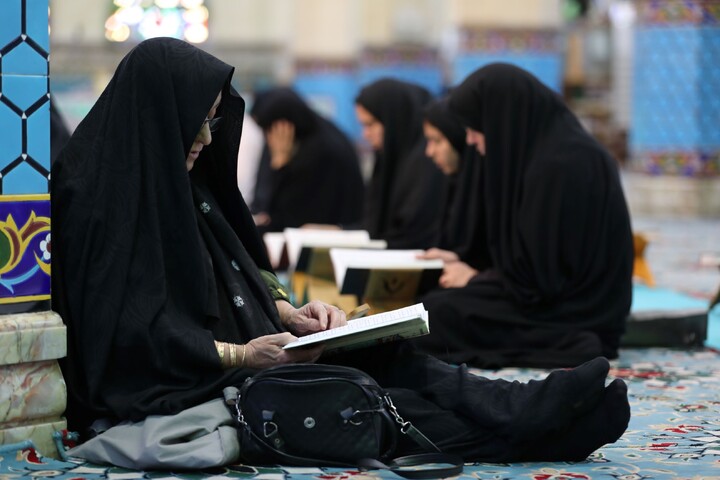 تصاویر/ آیین ترتیل خوانی قرآن کریم در امامزاده سید جعفر(ع) محمد استان یزد