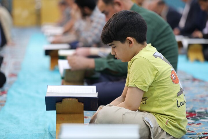 تصاویر/ آیین ترتیل خوانی قرآن کریم در امامزاده سید جعفر(ع) محمد استان یزد