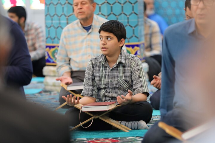 تصاویر/ آیین ترتیل خوانی قرآن کریم در امامزاده سید جعفر(ع) محمد استان یزد