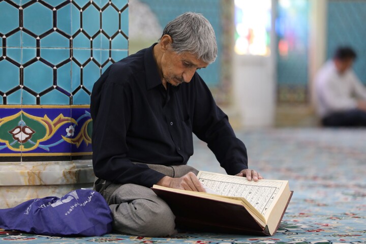 تصاویر/ آیین ترتیل خوانی قرآن کریم در امامزاده سید جعفر(ع) محمد استان یزد