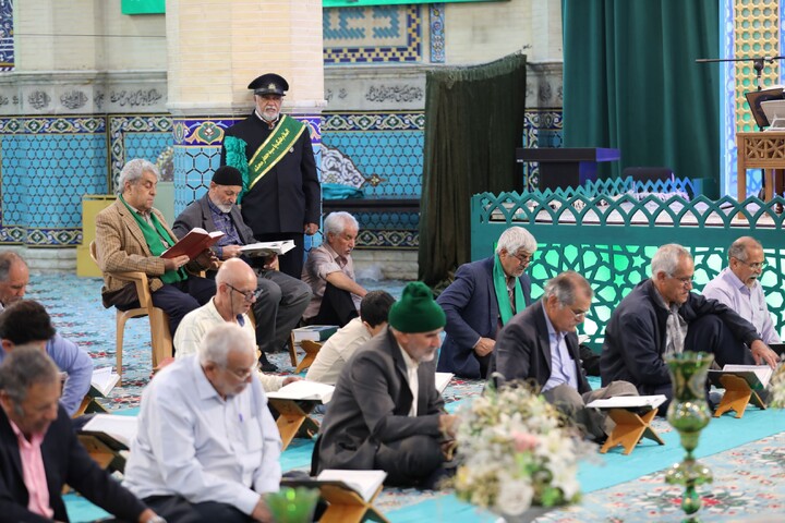 تصاویر/ آیین ترتیل خوانی قرآن کریم در امامزاده سید جعفر(ع) محمد استان یزد