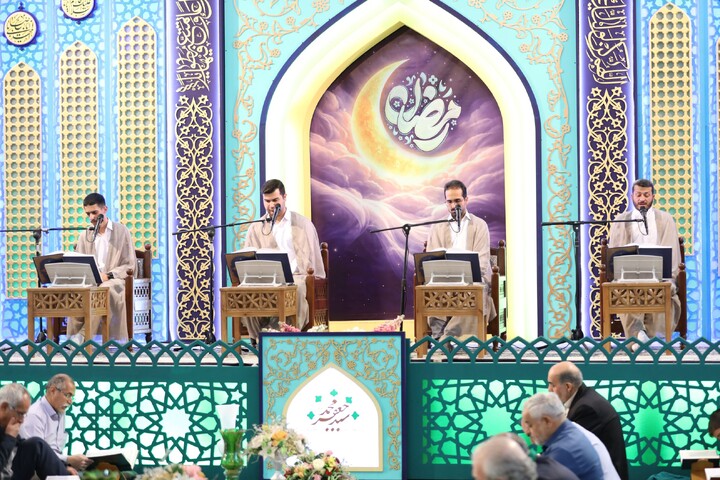 تصاویر/ آیین ترتیل خوانی قرآن کریم در امامزاده سید جعفر(ع) محمد استان یزد