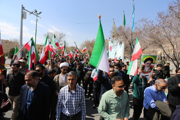 تصاویر / تجمع دانشجویان دانشگاه صنعتی اصفهان درمحکومیت جنایات پلید آمریکا و اسرائیل