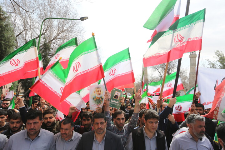 تصاویر / تجمع دانشجویان دانشگاه صنعتی اصفهان درمحکومیت جنایات پلید آمریکا و اسرائیل