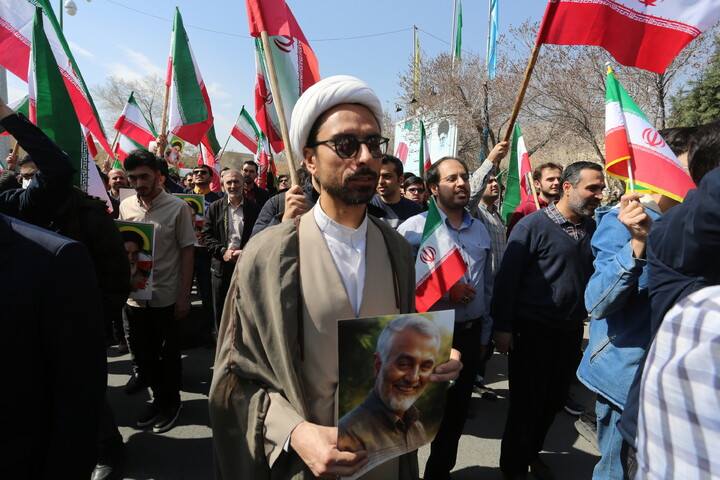 تصاویر / تجمع دانشجویان دانشگاه صنعتی اصفهان درمحکومیت جنایات پلید آمریکا و اسرائیل