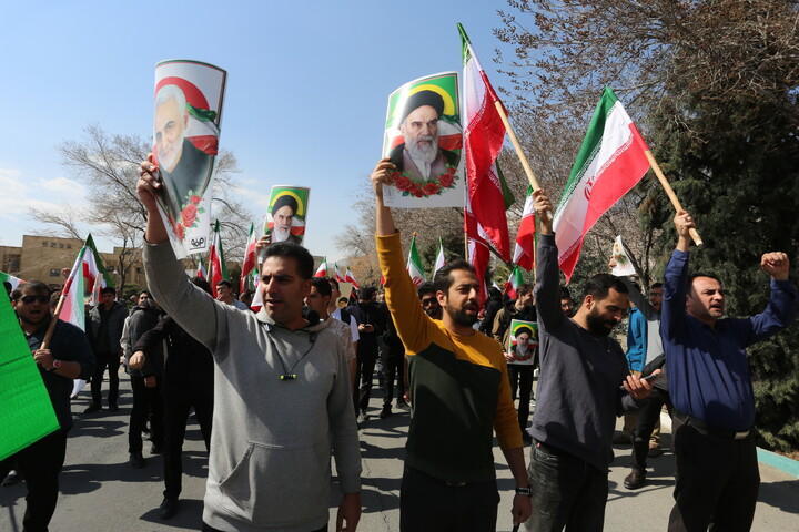 تصاویر / تجمع دانشجویان دانشگاه صنعتی اصفهان درمحکومیت جنایات پلید آمریکا و اسرائیل