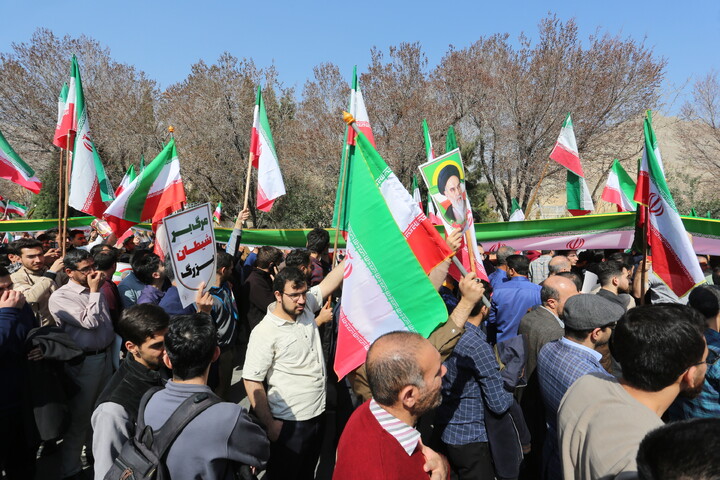 تصاویر / تجمع دانشجویان دانشگاه صنعتی اصفهان درمحکومیت جنایات پلید آمریکا و اسرائیل