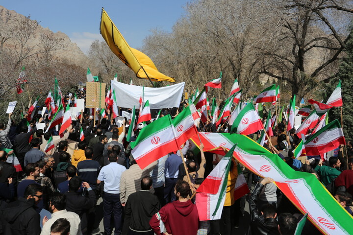 تصاویر / تجمع دانشجویان دانشگاه صنعتی اصفهان درمحکومیت جنایات پلید آمریکا و اسرائیل