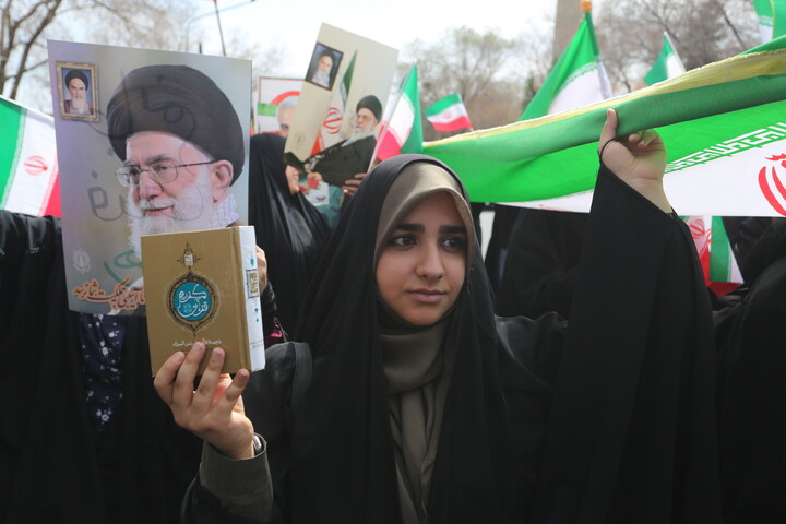 تصاویر / تجمع دانشجویان دانشگاه صنعتی اصفهان درمحکومیت جنایات پلید آمریکا و اسرائیل