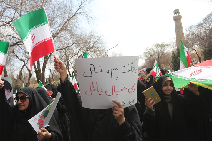 تصاویر / تجمع دانشجویان دانشگاه صنعتی اصفهان درمحکومیت جنایات پلید آمریکا و اسرائیل