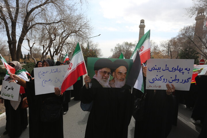 تصاویر / تجمع دانشجویان دانشگاه صنعتی اصفهان درمحکومیت جنایات پلید آمریکا و اسرائیل