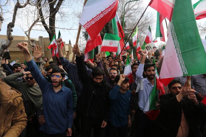 تصاویر / تجمع دانشجویان دانشگاه صنعتی اصفهان درمحکومیت جنایات پلید آمریکا و اسرائیل