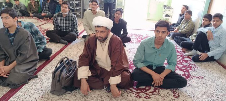 بازخوانی پیام منشور روحانیت امام خمینی در مدرسه علمیه قائمیه بم