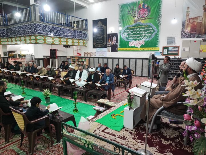 برگزاری مراسم جزءخوانی قرآن کریم با حضور طلاب در مسجد قدمگاه زرند