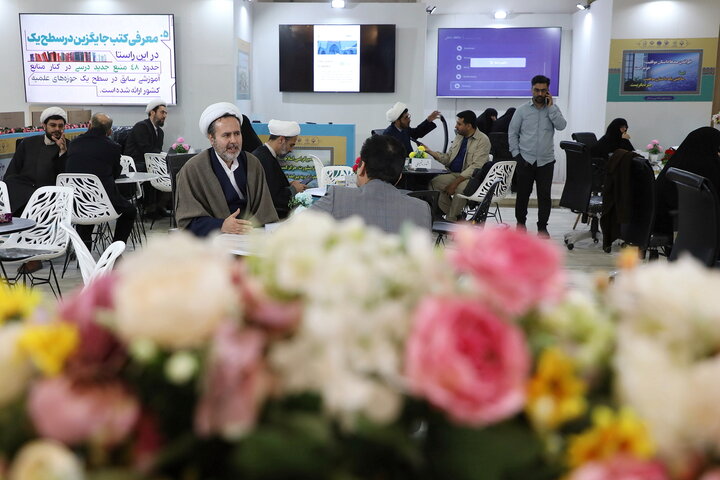 تصاویر/حال و هوای بخش حوزوی سی و سومین نمایشگاه بین المللی قرآن کریم