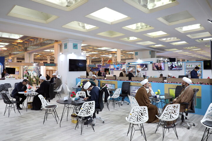 تصاویر/حال و هوای بخش حوزوی سی و سومین نمایشگاه بین المللی قرآن کریم