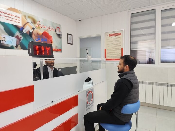 تصاویر/طلاب مدرسه علمیه امام خمینی(ره) خمین پیشگام در ترویج فرهنگ اهدای خون