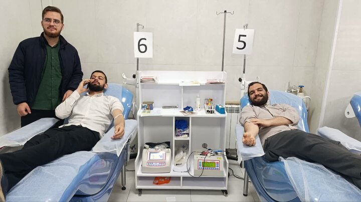 تصاویر/طلاب مدرسه علمیه امام خمینی(ره) خمین پیشگام در ترویج فرهنگ اهدای خون