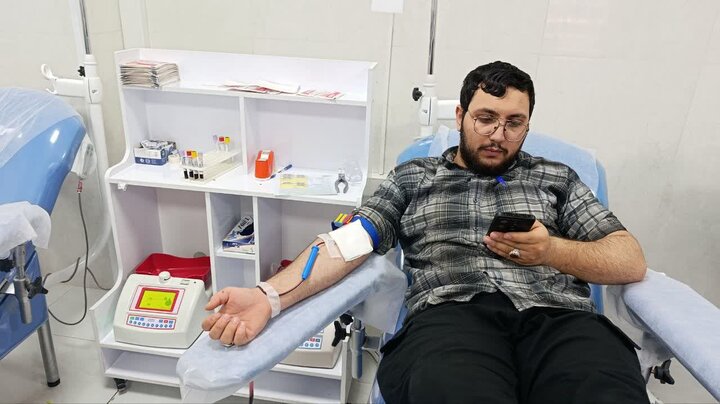 تصاویر/طلاب مدرسه علمیه امام خمینی(ره) خمین پیشگام در ترویج فرهنگ اهدای خون