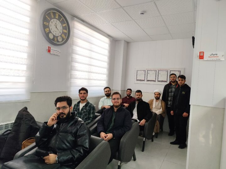 تصاویر/طلاب مدرسه علمیه امام خمینی(ره) خمین پیشگام در ترویج فرهنگ اهدای خون