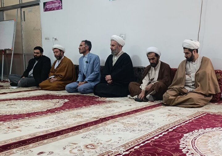 تصاویر/ دیدار نماینده مردم خمین در مجلس با مدیر و طلاب مدرسه علمیه امام خمینی شهرستان خمین
