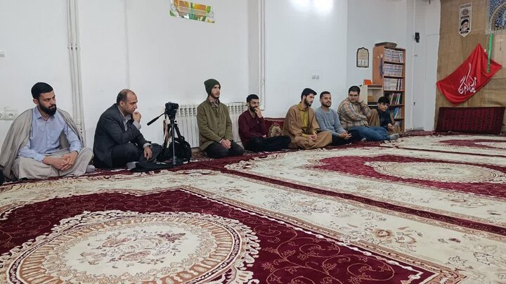 تصاویر/ دیدار نماینده مردم خمین در مجلس با مدیر و طلاب مدرسه علمیه امام خمینی شهرستان خمین