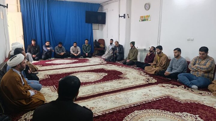 تصاویر/ دیدار نماینده مردم خمین در مجلس با مدیر و طلاب مدرسه علمیه امام خمینی شهرستان خمین