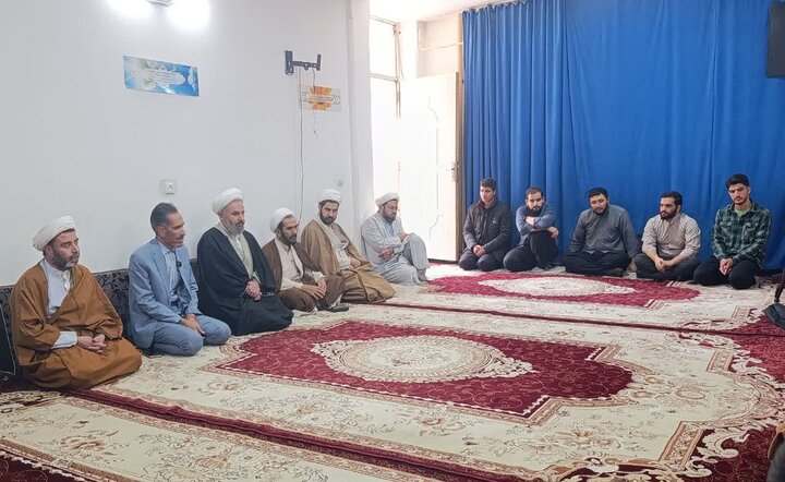 تصاویر/ دیدار نماینده مردم خمین در مجلس با مدیر و طلاب مدرسه علمیه امام خمینی شهرستان خمین