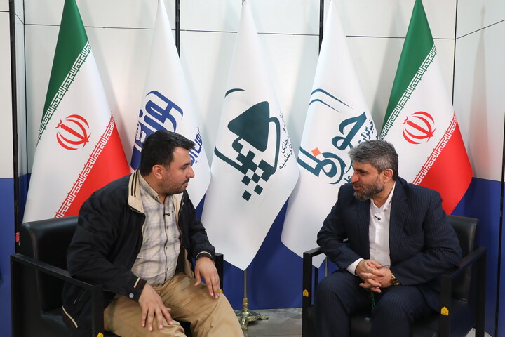 تصاویری از حضور مهمانان در غرفه خبرگزاری حوزه در سی و سومین نمایشگاه بین المللی قرآن کریم