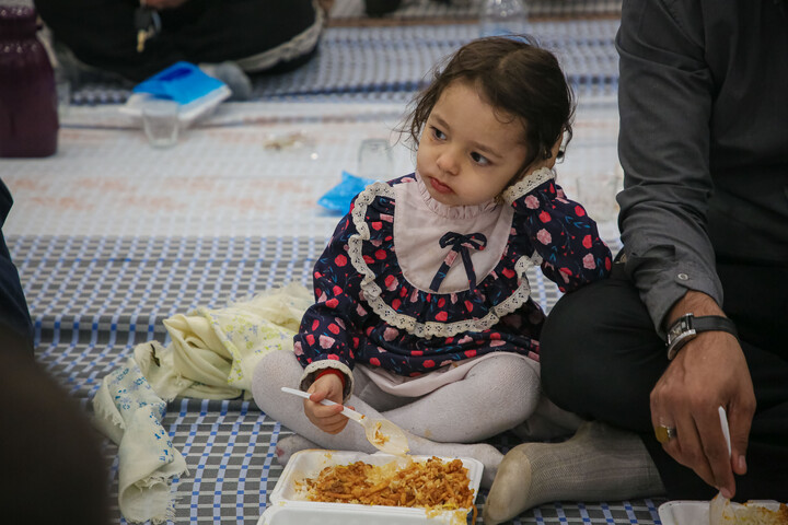 تصاویر/ سفره افطاری مسجد مقدس جمکران در شب های ماه مبارک رمضان