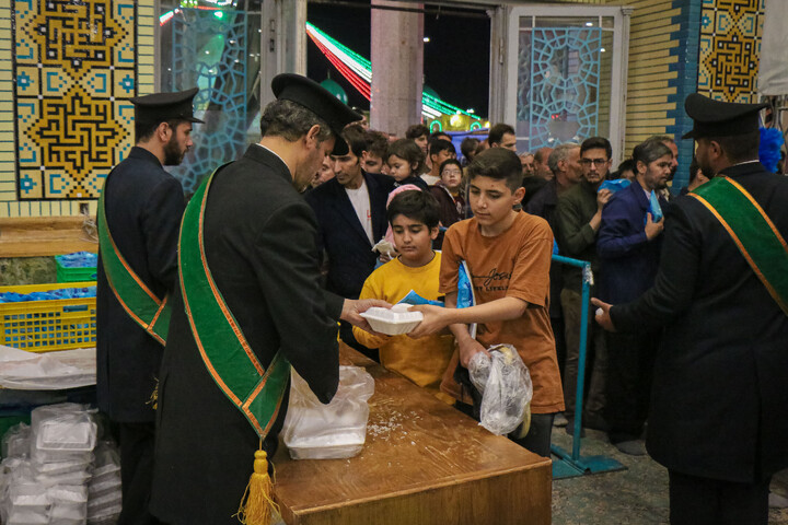 تصاویر/ سفره افطاری مسجد مقدس جمکران در شب های ماه مبارک رمضان