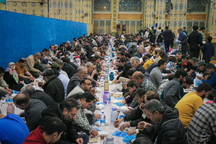 تصاویر/ سفره افطاری مسجد مقدس جمکران در شب های ماه مبارک رمضان