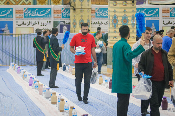 تصاویر/ سفره افطاری مسجد مقدس جمکران در شب های ماه مبارک رمضان