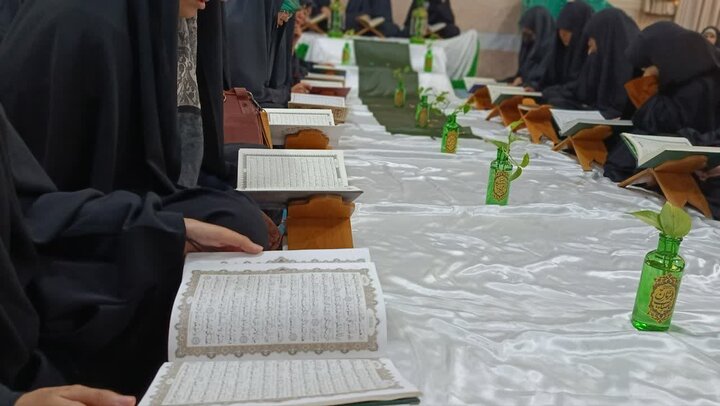 تصاویر/ محفل جزءخوانی قرآن کریم در مدارس علمیه خواهران استان‌ کرمان