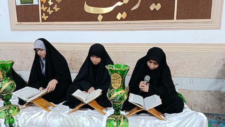 تصاویر/ محفل جزءخوانی قرآن کریم در مدارس علمیه خواهران استان‌ کرمان